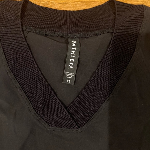 NWT Athleta Zephyr V Neck black shirt sleeve workout tee size XS - Picture 5 of 8
